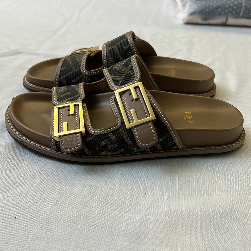 FENDI flat sandals - Picture 3 of 9